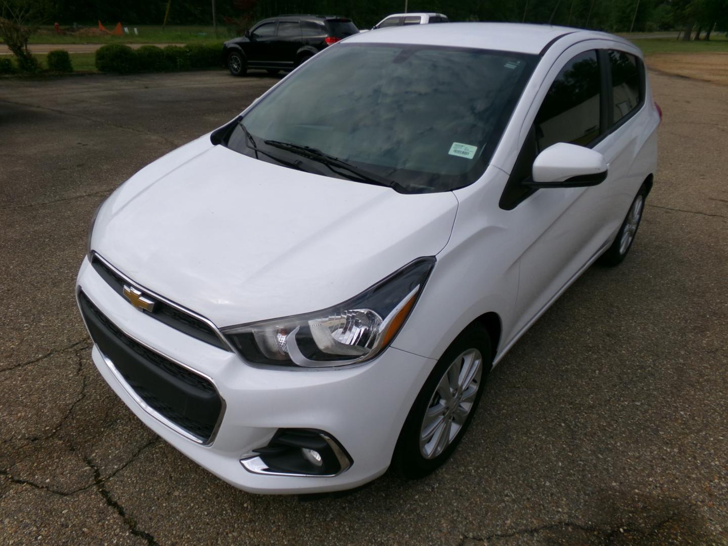 2017 White /Gray Chevrolet Spark 1LT CVT (KL8CD6SA5HC) with an 1.4L L4 16V DOHC engine, CVT transmission, located at 401 First NE, Bearden, AR, 71720, (870) 687-3414, 33.726528, -92.611519 - Photo#0